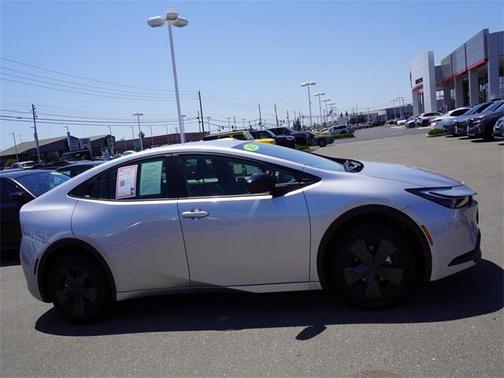 2025 Toyota Prius LE