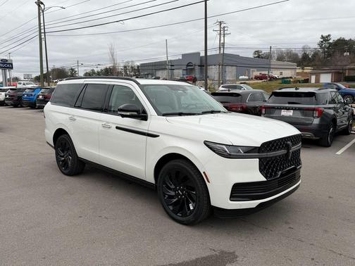Pristine White Metallic Tri-Coat 2026 Lincoln Navigator Reserve