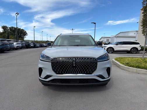 Avalanche Gray Clearcoat 2027 Lincoln Aviator Premiere