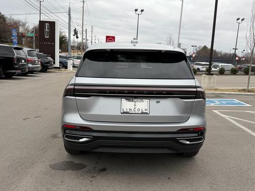 Silver Radiance Metallic Clearcoat 2026 Lincoln Nautilus Premiere