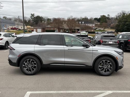 Silver Radiance Metallic Clearcoat 2026 Lincoln Nautilus Premiere