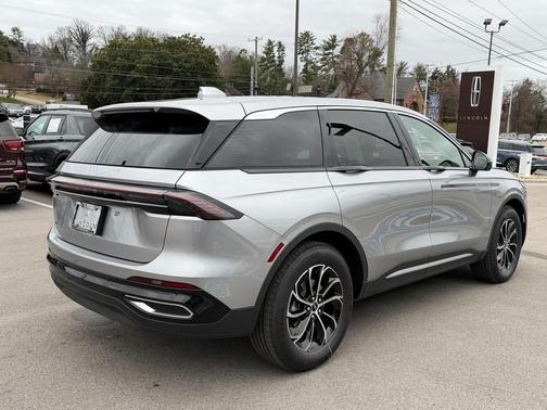 Silver Radiance Metallic Clearcoat 2026 Lincoln Nautilus Premiere