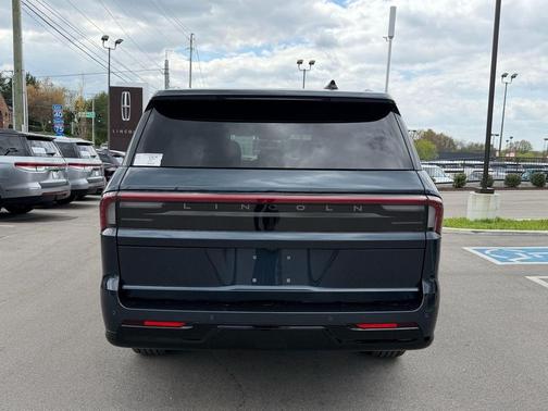 Flight Blue Metallic Clearcoat 2026 Lincoln Navigator Reserve