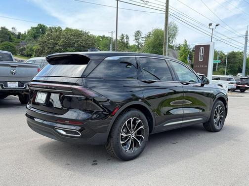 Infinite Black Metallic Clearcoat 2026 Lincoln Nautilus Premiere