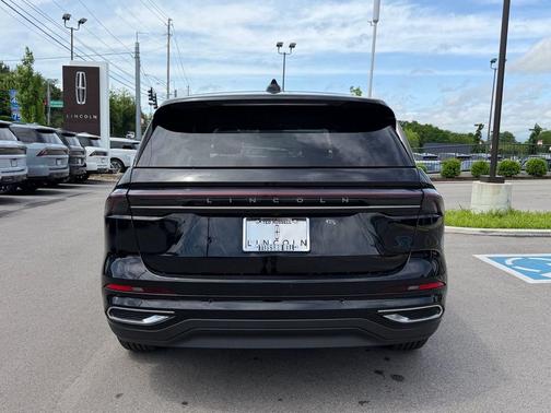 Infinite Black Metallic Clearcoat 2026 Lincoln Nautilus Premiere