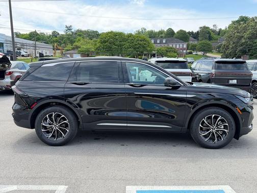 Infinite Black Metallic Clearcoat 2026 Lincoln Nautilus Premiere