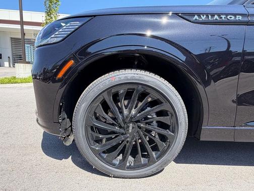 Infinite Black Metallic Clearcoat 2026 Lincoln Aviator Reserve AWD