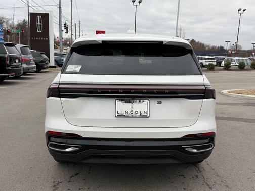 White Platinum Metallic Tri-Coat 2026 Lincoln Nautilus Premiere