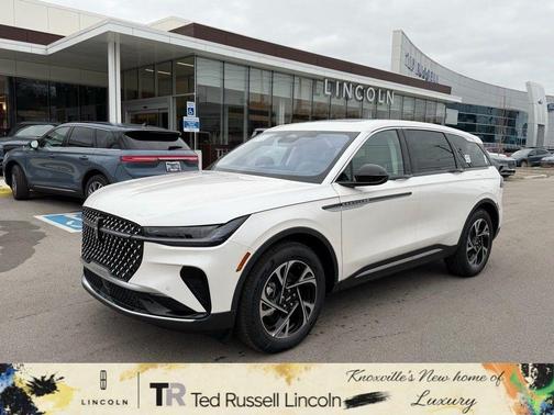 White Platinum Metallic Tri-Coat 2026 Lincoln Nautilus Premiere