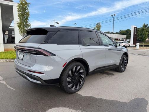 Gray Matter Metallic Clearcoat 2026 Lincoln Nautilus Reserve