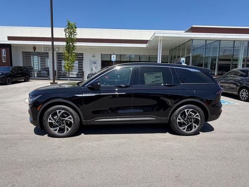 Infinite Black Metallic Clearcoat 2026 Lincoln Nautilus Premiere