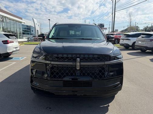 Infinite Black Metallic Clearcoat 2026 Lincoln Navigator Reserve