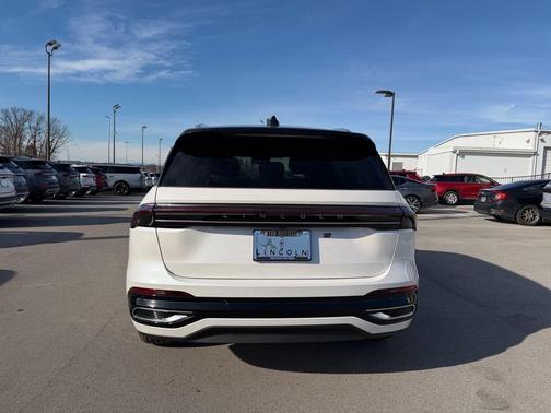 White Platinum Metallic Tri-Coat 2026 Lincoln Nautilus Reserve