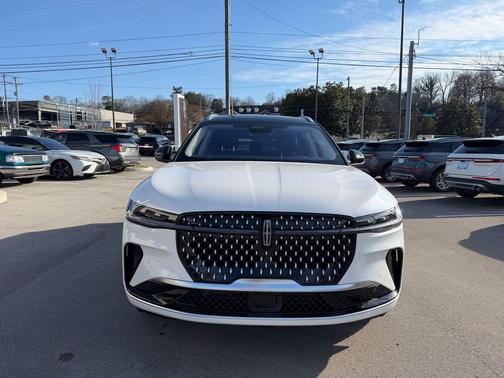 White Platinum Metallic Tri-Coat 2026 Lincoln Nautilus Reserve