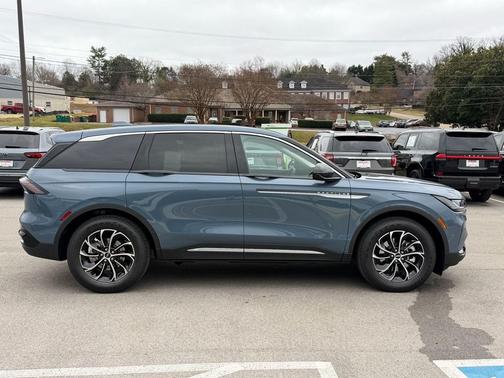 Whisper Blue Metallic Clearcoat 2026 Lincoln Nautilus Reserve