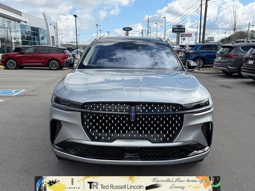 Silver Radiance Metallic Clearcoat 2026 Lincoln Nautilus Reserve