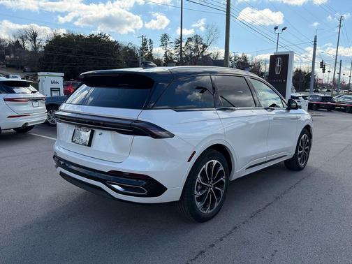 White Platinum Metallic Tri-Coat 2026 Lincoln Nautilus Reserve