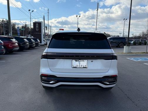 White Platinum Metallic Tri-Coat 2026 Lincoln Nautilus Reserve