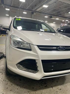 White Platinum Tri-Coat Metallic 2016 Ford Escape Titanium