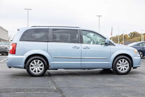 2013 Chrysler Town & Country Touring