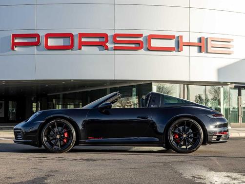 2022 Porsche 911 Targa