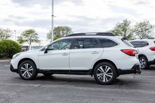 Crystal White Pearl 2019 Subaru Outback 2.5i Limited