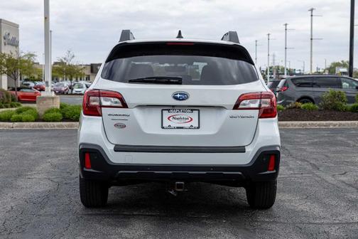 Crystal White Pearl 2019 Subaru Outback 2.5i Limited