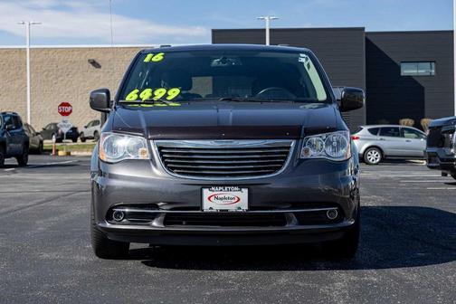 2016 Chrysler Town & Country Touring