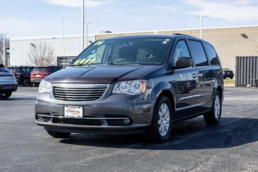 2016 Chrysler Town & Country Touring