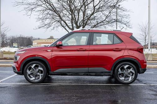 2023 Hyundai VENUE SEL