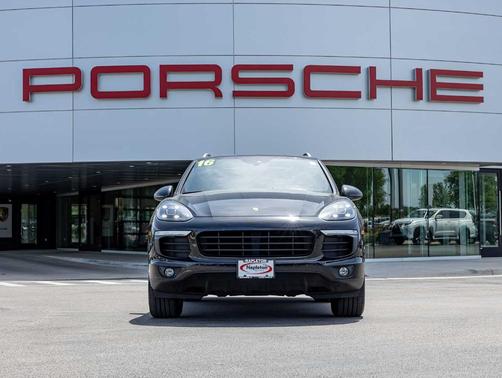 2016 Porsche Cayenne Base