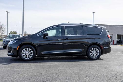 2019 Chrysler Pacifica Touring-L