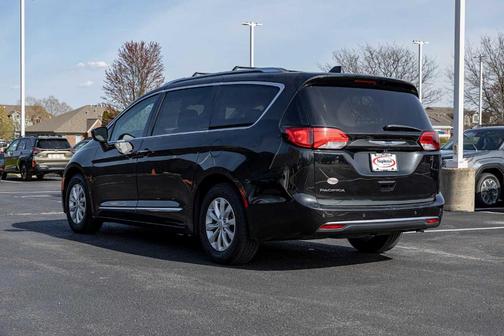 2019 Chrysler Pacifica Touring-L