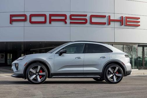 2025 Porsche Macan 4S