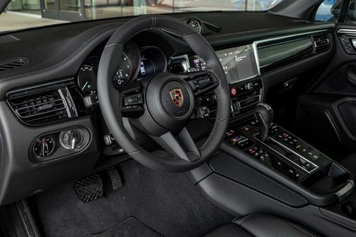 2025 Porsche Macan T