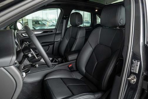 2025 Porsche Macan T