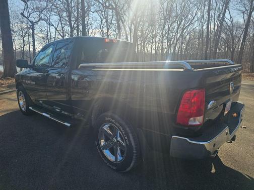 2012 RAM 1500 4WD Quad Cab 140.5'' Big Horn