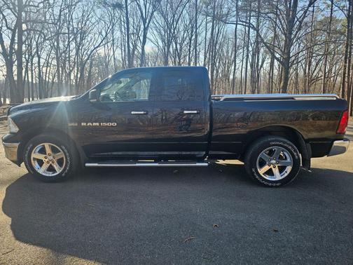 2012 RAM 1500 4WD Quad Cab 140.5'' Big Horn