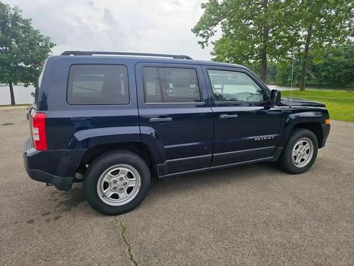 Blue 2016 Jeep Patriot Sport