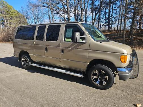 2007 Ford E350 Super Duty XL Wagon