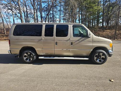 2007 Ford E350 Super Duty XL Wagon