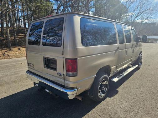 2007 Ford E350 Super Duty XL Wagon