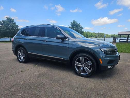 Stone Blue Metallic 2019 Volkswagen Tiguan 2.0T SEL
