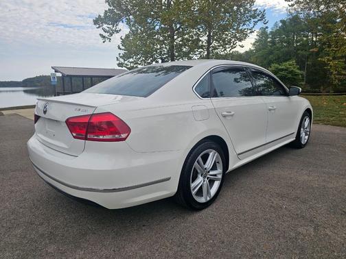 2015 Volkswagen Passat 1.8T Auto SEL Premium