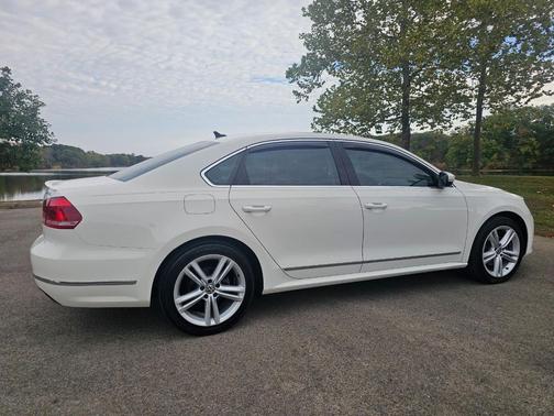 2015 Volkswagen Passat 1.8T Auto SEL Premium