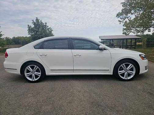 2015 Volkswagen Passat 1.8T Auto SEL Premium