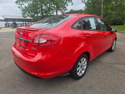 Red 2013 Ford Fiesta 4dr Sdn SE