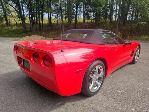 2004 Chevrolet Corvette Base
