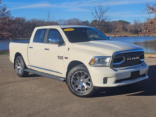 2017 RAM 1500 4WD Crew Cab 140.5'' Limited