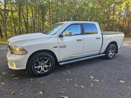 2017 RAM 1500 4WD Crew Cab 140.5'' Limited